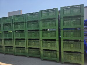 Box palet plastic cu 4 picioare perete plin100x120x580mm